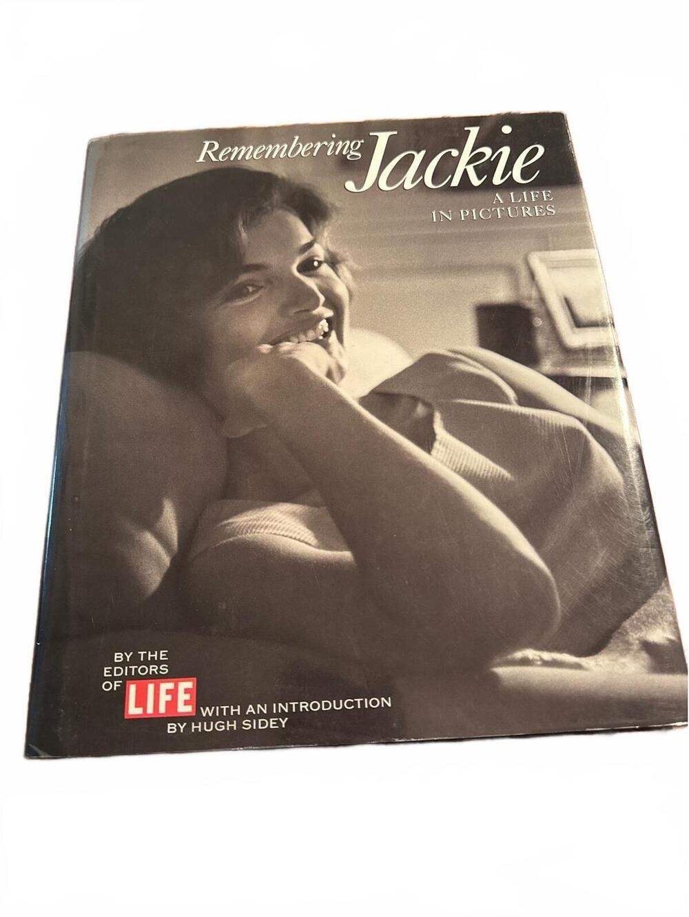 Remembering Jackie: A Life in Pictures by The Editors of LIFE